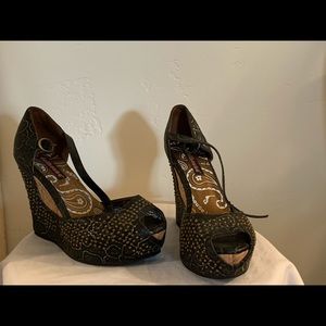Cute black/brown wedge sandals size 6
